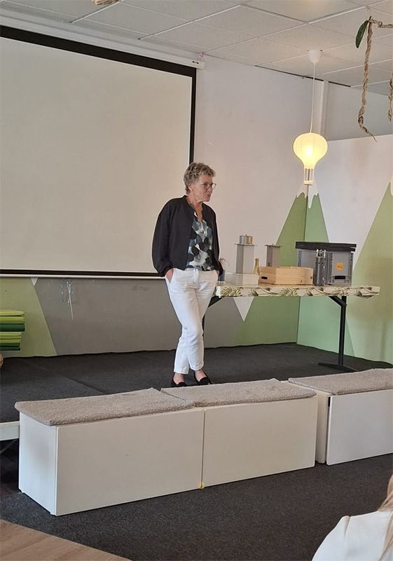 Netzwerktreffen_FBC_2 Angela Romanski hält einen Vortrag beim Female Business CLub Bad Hersfeld